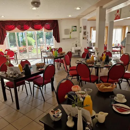 Spreewaldhotel Seerose 3* بورغ